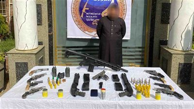 سقوط عنصر إجرامي بحوزة ترسانة أسلحة نارية قبل بيعها بـ طوخ