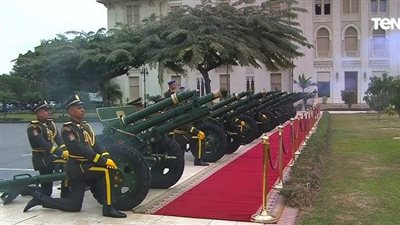 المدفعية الكويتية تطلق 21 طلقة ترحيبا بالرئيس السيسي في قصر بيان