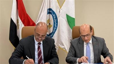 تعاون استراتيجي بين أكبا وبتروتريد لدعم الاستدامة وتدوير الزيوت المستعملة