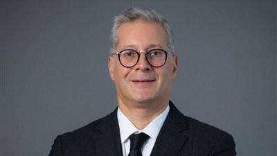  مصادر تكشف تورط مسئول بهيئة البترول في تحويل محطات وقود لشركة خاصة تربطه بها مصالح شخصية