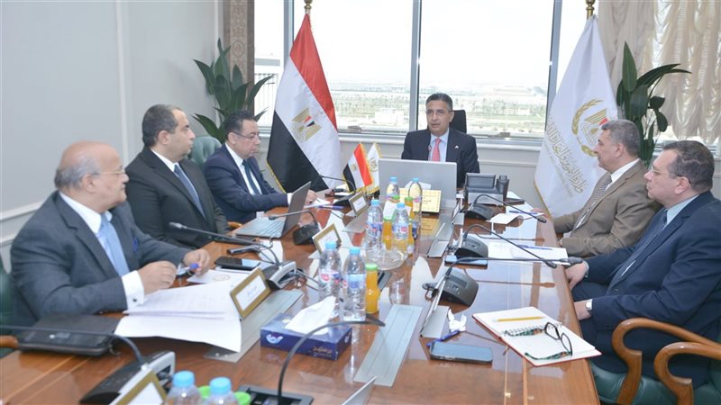 وزير التموين مع رئيس