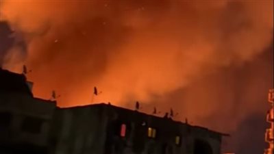 إخلاء العقارات المجاورة لحريق مغالق الخشب بالشرابية (صور)