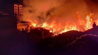 مدير حماية القاهرة يصل إلى موقع حريق مخزن الأخشاب بالشرابية (صور)