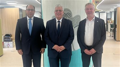 وزير التعليم العالي يبحث فرص التعاون مع جامعة 