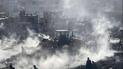 15 سيارة إطفاء وخسائر بالملايين.. ماذا حدث بحريق مغالق الأخشاب في الشرابية؟ (فيديو جراف)