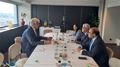 وزير التعليم العالي يلتقي نائب رئيس جامعة كيه يو لوفين لبحث سبل التعاون الأكاديمي