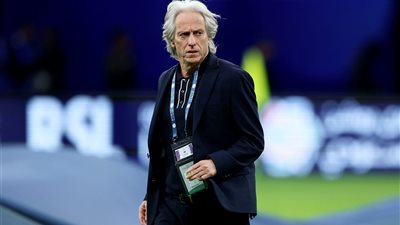 تمهيدًا للإطاحة بجيسوس، الهلال السعودي يغري مدربًا عالميًّا