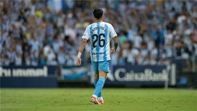 نيوكاسل يخطف موهبة إسبانية من ريال مدريد وبرشلونة 