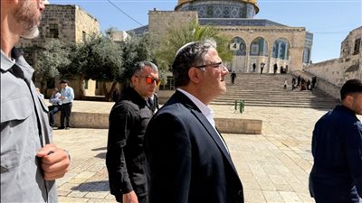 وزير الأمن القومي الإسرائيلي يشارك في تأدية طقوس تلمودية بالحرم الإبراهيمي