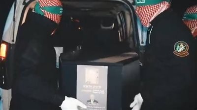 القسام تصدم عائلات أسري الاحتلال: أبناؤكم سيعودون في توابيت سوداء لهذا السبب (فيديو)