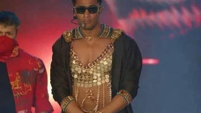 أزمات محمد رمضان عرض مستمر.. بدلة رقص تضع الفنان في مرمى الانتقادات.. بلاغ للنائب العام يتهمه بإهانة العلم المصري.. والراحل عبد الحليم حافظ يفاقم الأزمة