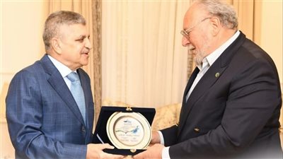 الفريق أسامة ربيع يستقبل الملك أحمد فؤاد الثاني بمارينا اليخوت بالإسماعيلية (صور)