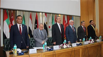 حقوق المنصورة تناقش تأثير السياسات الجمركية الأمريكية على الاقتصاد العالمي