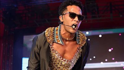 من الخاتم إلى حمالة الصدر، سعر صادم لإطلالة محمد رمضان المثيرة بحفله في أمريكا