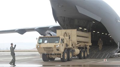 عبر جسر جوي ضخم، أسلحة أمريكية ثقيلة تصل إلى إسرائيل