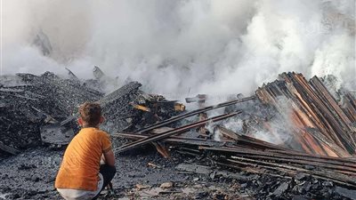 تدمير مخازن الأخشاب وتفحم 4 منازل ومسجد، معاينة النيابة تكشف نتيجة كارثية لحريق الشرابية