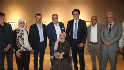 وزير الثقافة يتفقد عددًا من معارض الفنون التشكيلية بدار الأوبرا احتفالًا باليوم العالمي للفن 