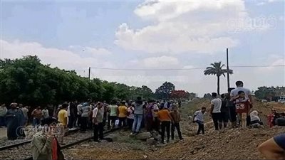 وفاة طالب طب تحت عجلات قطار بالشرقية (صور) 