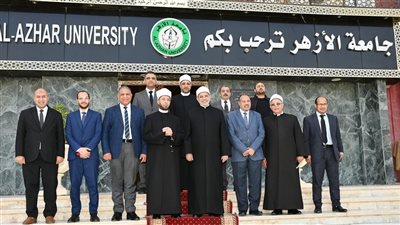 الأزهري على رأس وفد من قيادات الأوقاف لتقديم العزاء في والد رئيس جامعة الأزهر