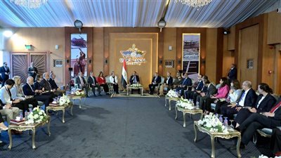 رئيس الوزراء يلتقي عددًا من السفراء الأجانب