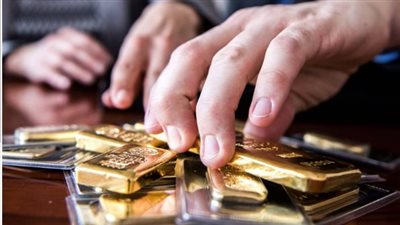 بعد وصوله لسعر جنوني، خبير اقتصادي يقدم نصائح بشأن شراء الذهب 