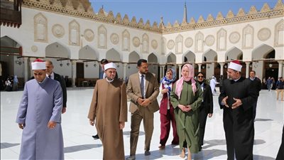 رئيسة برلمان سلوفينيا تزور الجامع الأزهر وتعبر عن إعجابها بالعمارة الإسلامية (صور)