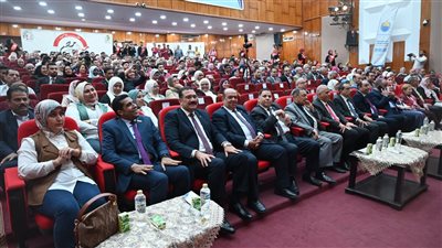 جامعة عين شمس تفوز بجائزة الطالب المثالي في الملتقى الـ11