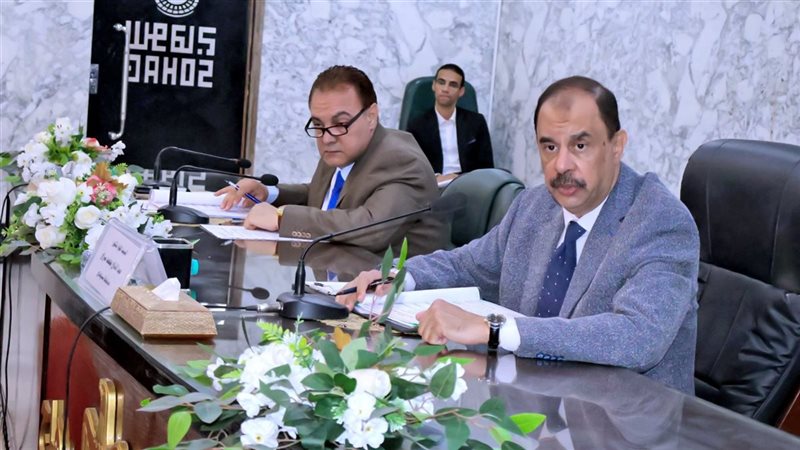 محافظ سوهاج يعقد