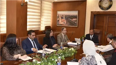 محافظ بورسعيد يناقش ملف تقنين الأراضي بسهل الطينة ويبحث مقترح إنشاء مصنع 