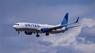 بسبب أرنب في المحرك، اشتعال النيران في طائرة أمريكية تقل 153 راكبا بعد إقلاعها (فيديو)