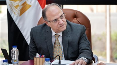 رئيس هيئة الدواء يبحث تطوير التصنيع المحلي للمستلزمات الطبية