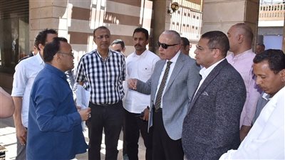 محافظ الأقصر يتفقد سوق مرحبا لحل مشكلات أصحاب البازارات السياحية