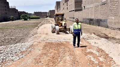 محافظ الأقصر يستجيب لطلب أهالي جزيرة العوامية بفتح الطريق الموازى لمدخل البلد