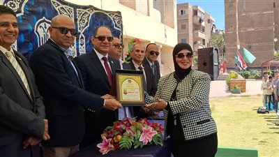 وكيل التعليم بالدقهلية يكرم أوائل الطلبة وقيادات المديرية بـ أجا (صور)