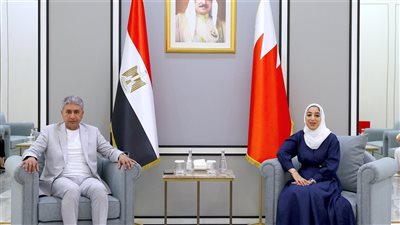 وزير السياحة والآثار يبحث مع نظيرته البحرينية تعزيز التعاون المشترك بين البلدين
