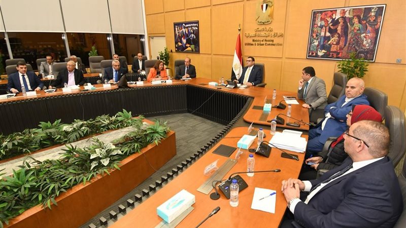 اجتماع لمتابعة مشروعات