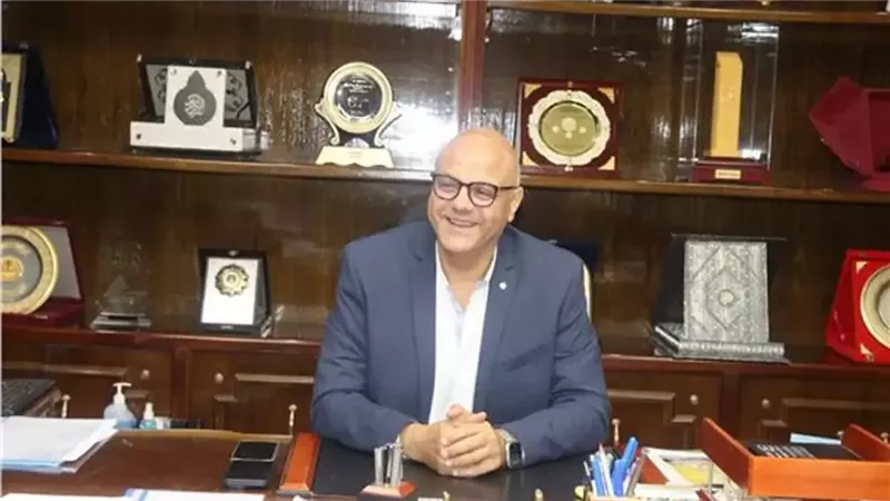 أيمن عطية، محافظ