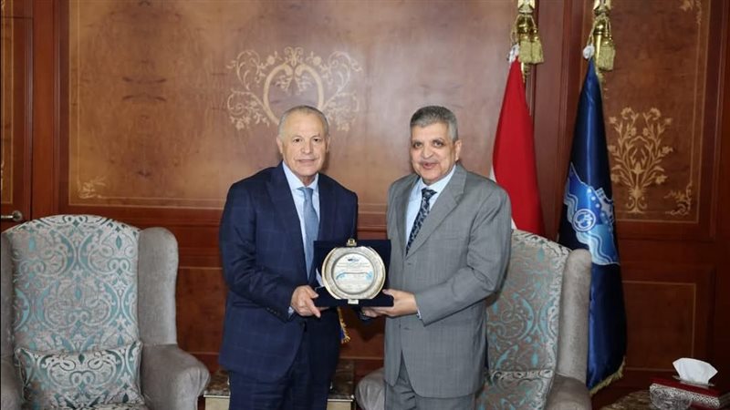 رئيس هيئة قناة السويس