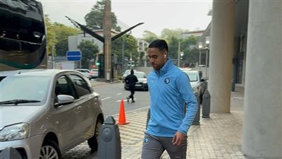 بعثة بيراميدز تتجه لخوض أول مران في جوهانسبرج استعدادا لمباراة أورلاندو (صور)