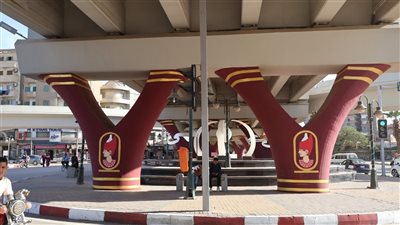 محافظ سوهاج يتابع أعمال تطبيق الهوية البصرية بميدان الثقافة