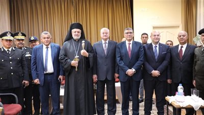 محافظ الجيزة يزور الكنيسة الكاثوليكية لتقديم التهنئة بعيد القيامة المجيد