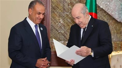 وزير الخارجية والهجرة يسلم رسالة خطية من رئيس الجمهورية إلى الرئيس الجزائري