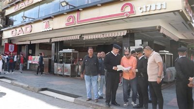 بينهم we وجاد، غلق وتشميع 25 محلًا مخالفًا في أبراج الأمريكية بأكتوبر (صور)