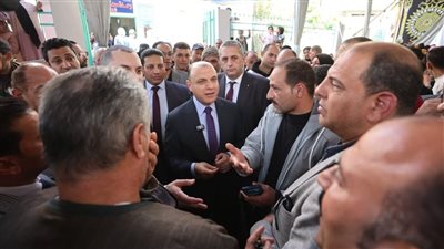 محافظ كفر الشيخ ورئيس البورصة المصرية يتفقدان القافلة الطبية المجانية بقرية شالما (صور)