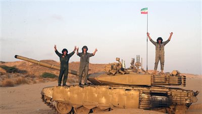 بزشكيان في يوم الجيش الإيراني: وصلنا إلى مرحلة الاكتفاء الذاتي وأفسدنا أحلام العدو