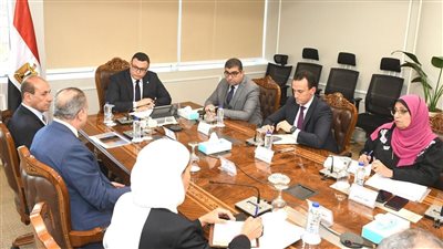 وزير الإسكان يلتقي رئيس صندوق التنمية الحضرية لمتابعة ملف تشغيل حديقة تلال الفسطاط