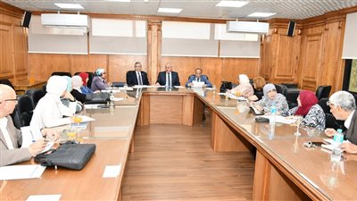 رئيس جامعة قناة السويس يعقد اجتماعا لمتابعة تنفيذ الخطة الاستراتيجية (صور)  