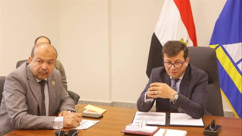 السكرتير العام والمساعد