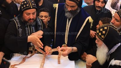 لقطات من صلوات الجمعة العظيمة بدير القديس الأنبا متاؤس الفاخوري بجبل أصفون في الأقصر