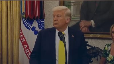 وول ستريت: ترامب يعلق قرار فرض رسوم جمركية جديدة